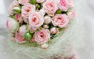 Свадебный букет розы и пионы